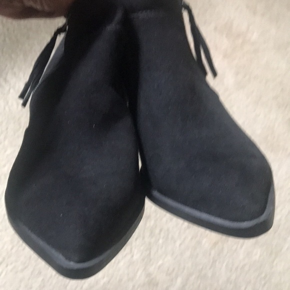 American Eagle Black Faux Suede Side Zip with Tassel Pointed Toe Ankle Boots-9 - Picture 6 of 8